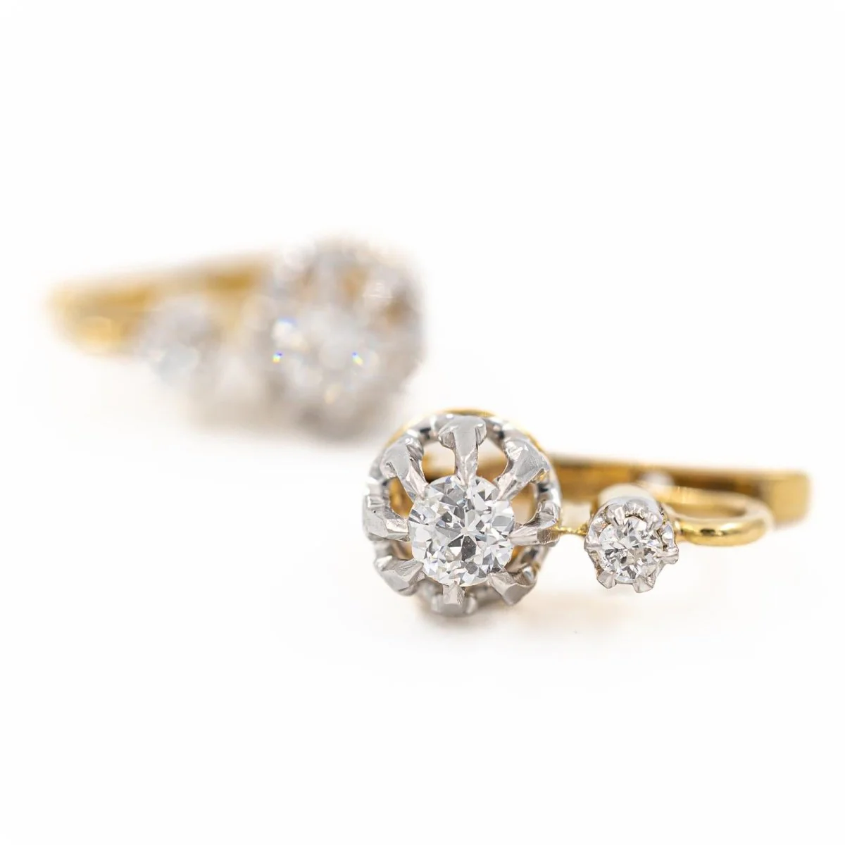 Boucles d'oreilles Dormeuses en or jaune et diamants - Image 5