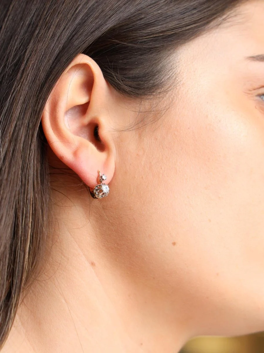Boucles d'oreilles Dormeuses en or jaune et diamants - Image 6
