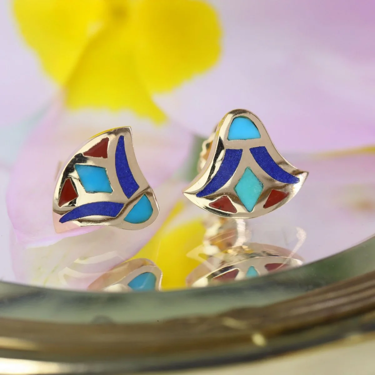 Boucles d'oreilles égyptiennes en or jaune et émail - Image 3