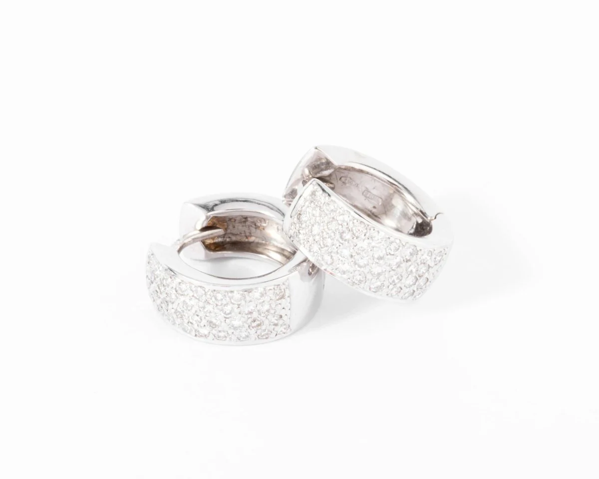 Boucles d'oreilles en demi créole en or gris et diamant - Image 2