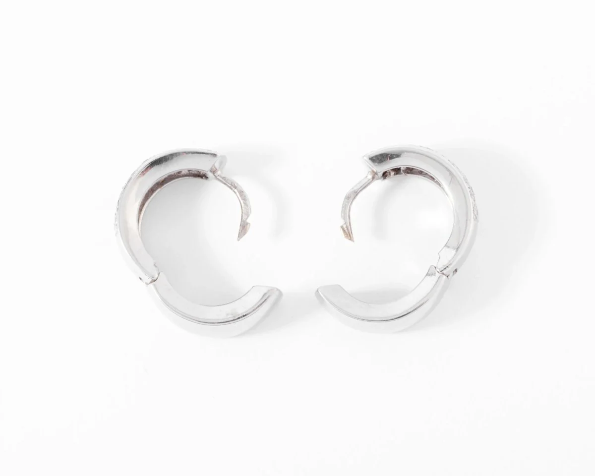 Boucles d'oreilles en demi créole en or gris et diamant - Image 5