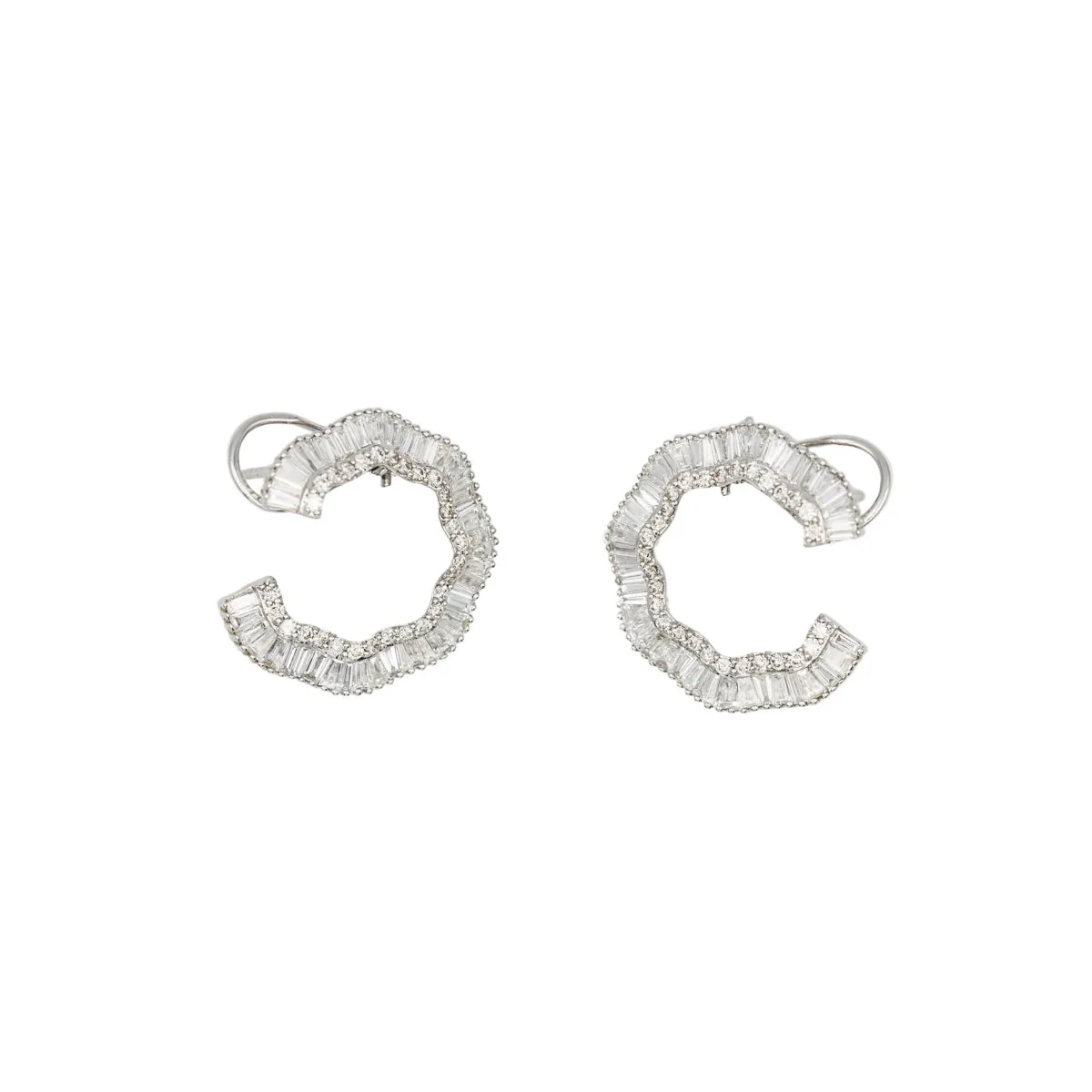 Boucles d'oreilles en or blanc et diamants - Image 6