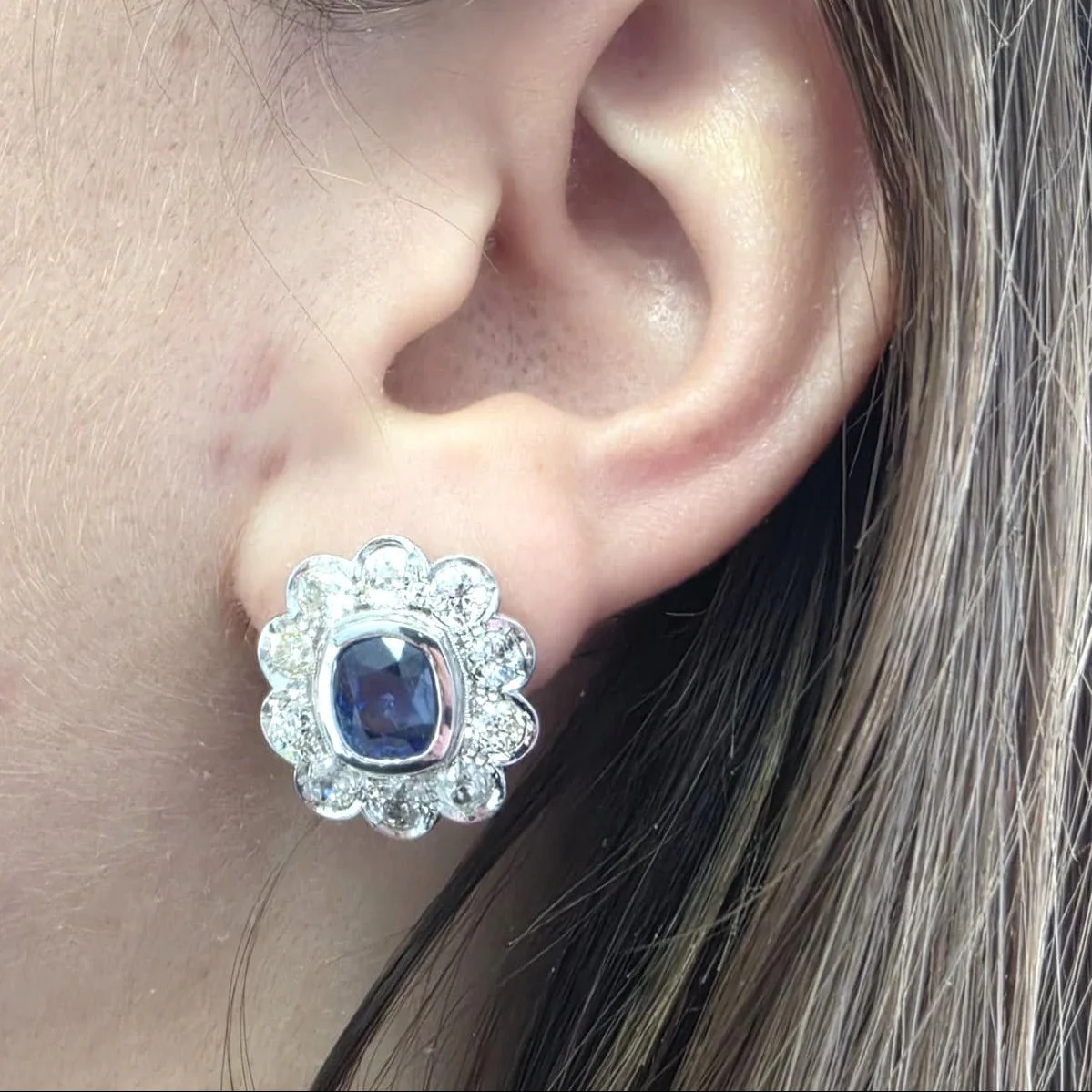 Boucles d'oreilles en or blanc, saphirs et diamants - Image 2