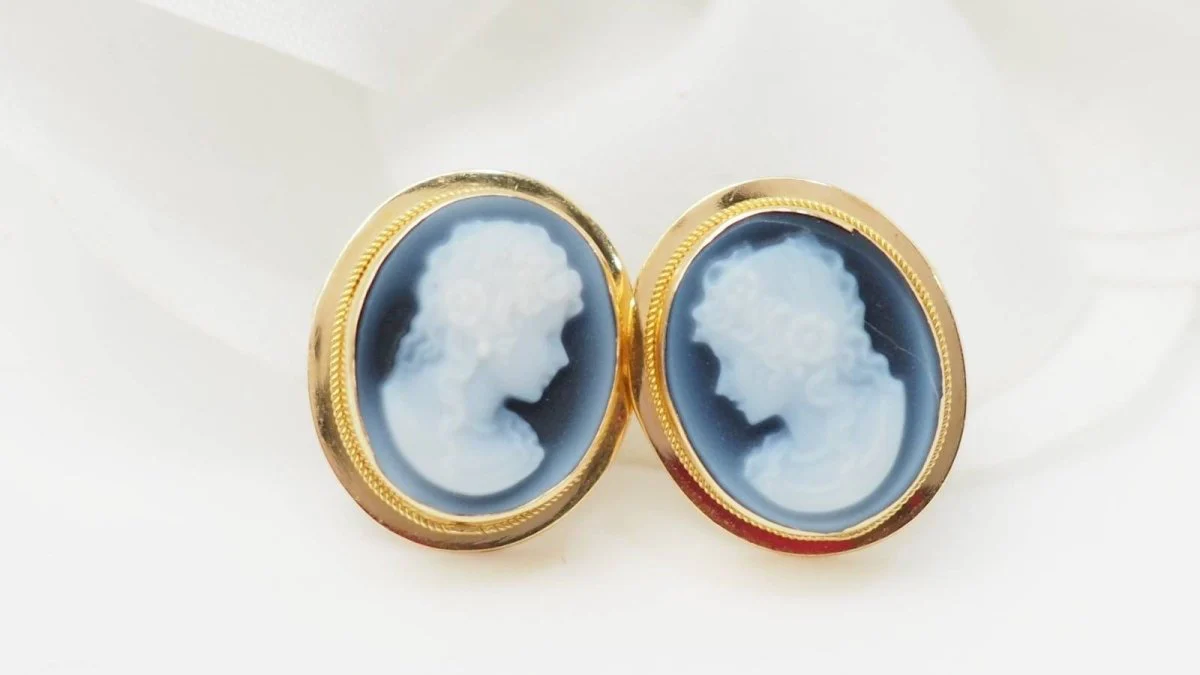 Boucles d'oreilles en or jaune 18kt 750 et camée sur onyx - Image 2