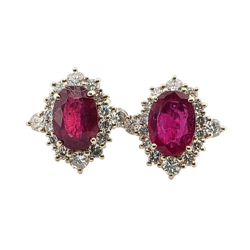 Boucles d'oreilles en or jaune, rubis et diamants