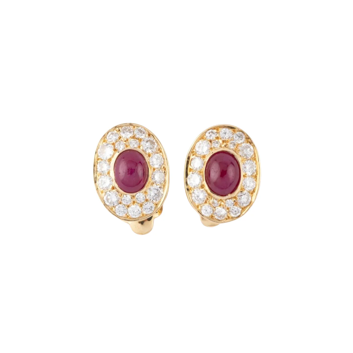 Boucles d'oreilles en rubis et diamants de la maison Van Cleef and Arpels