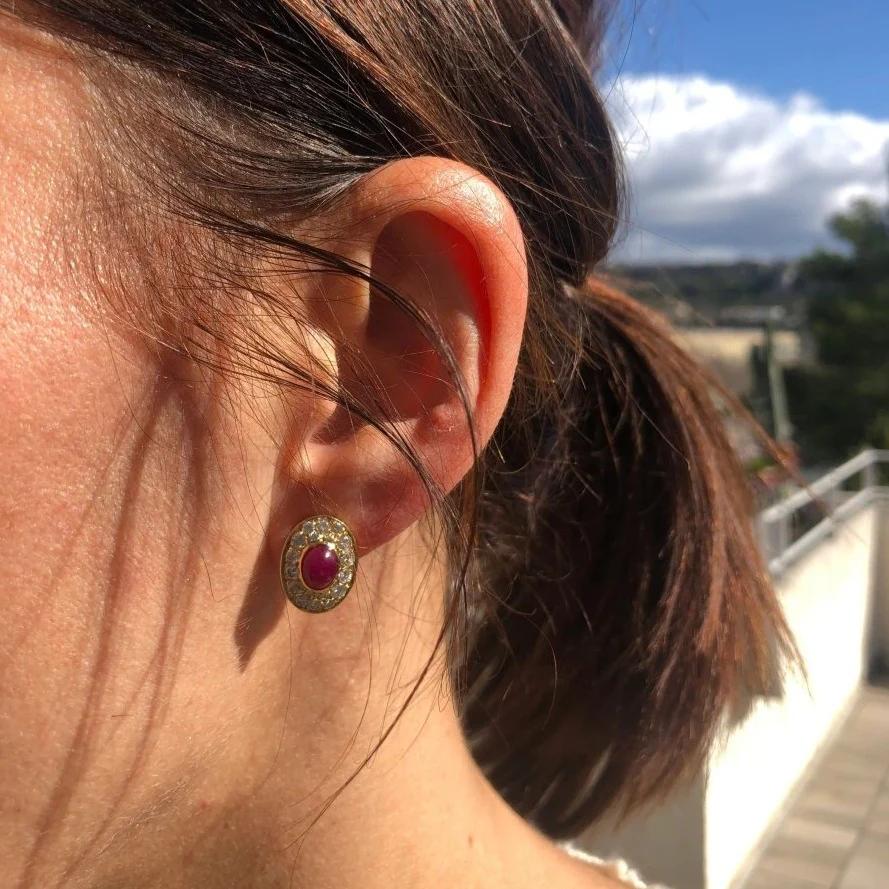 Boucles d'oreilles en rubis et diamants de la maison Van Cleef and Arpels - Image 2