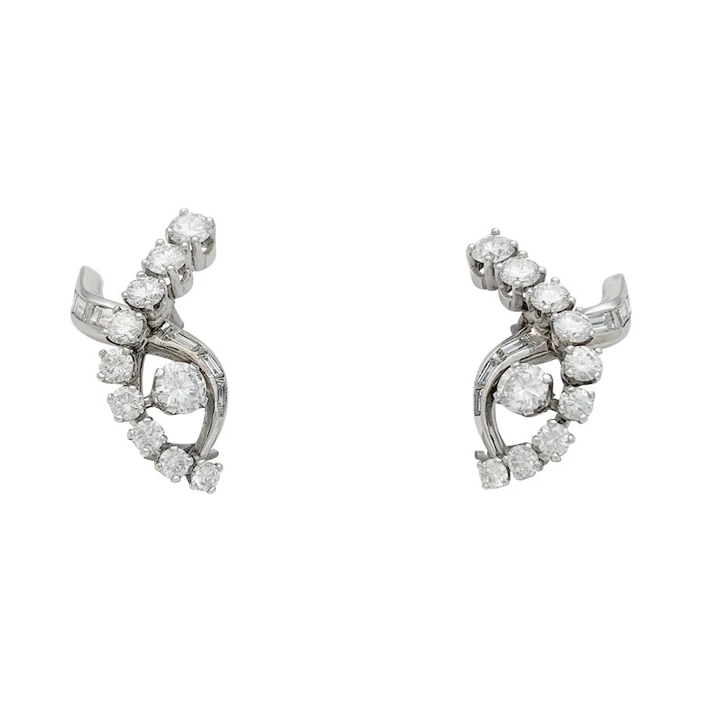Boucles d'oreilles entrelacs en or blanc et diamants - Image 3