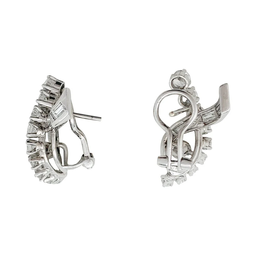 Boucles d'oreilles entrelacs en or blanc et diamants - Image 4