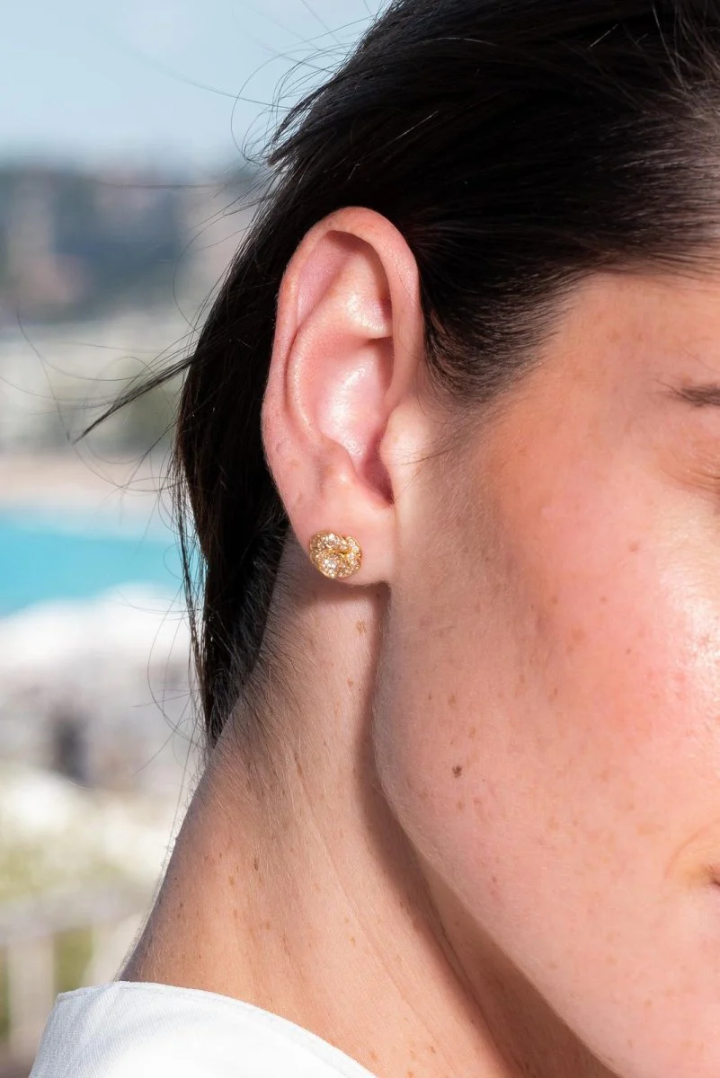 Boucles d'oreilles Puces fleur en or rose et diamants - Image 6