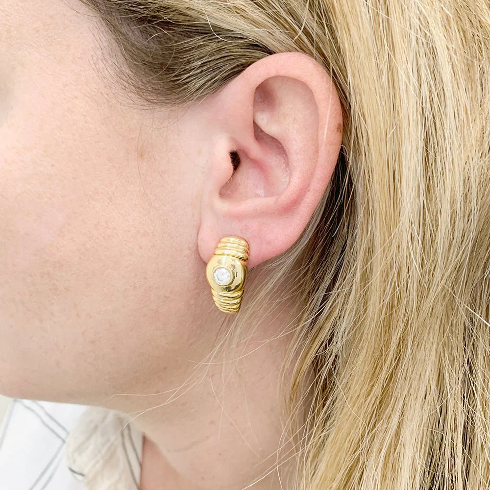 Boucles d'oreilles Fred, or jaune, diamants. - Image 3