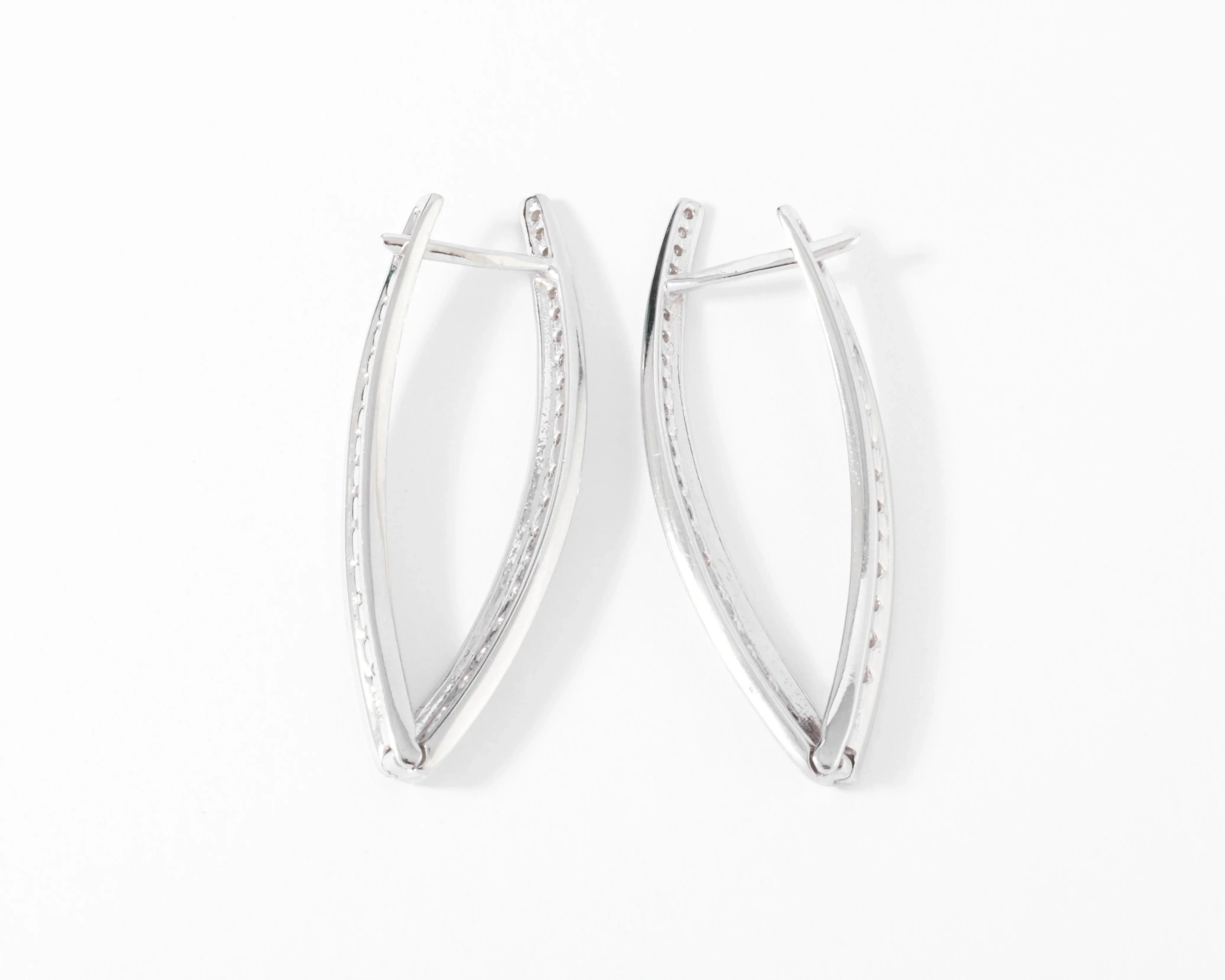 Boucles d'oreilles géométrique en diamant - Image 4