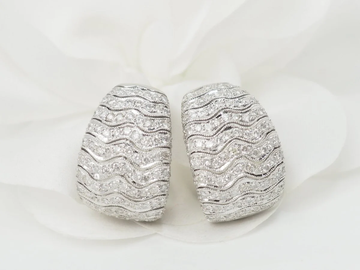 Boucles d'oreilles Clips en or blanc et diamants - Image 10