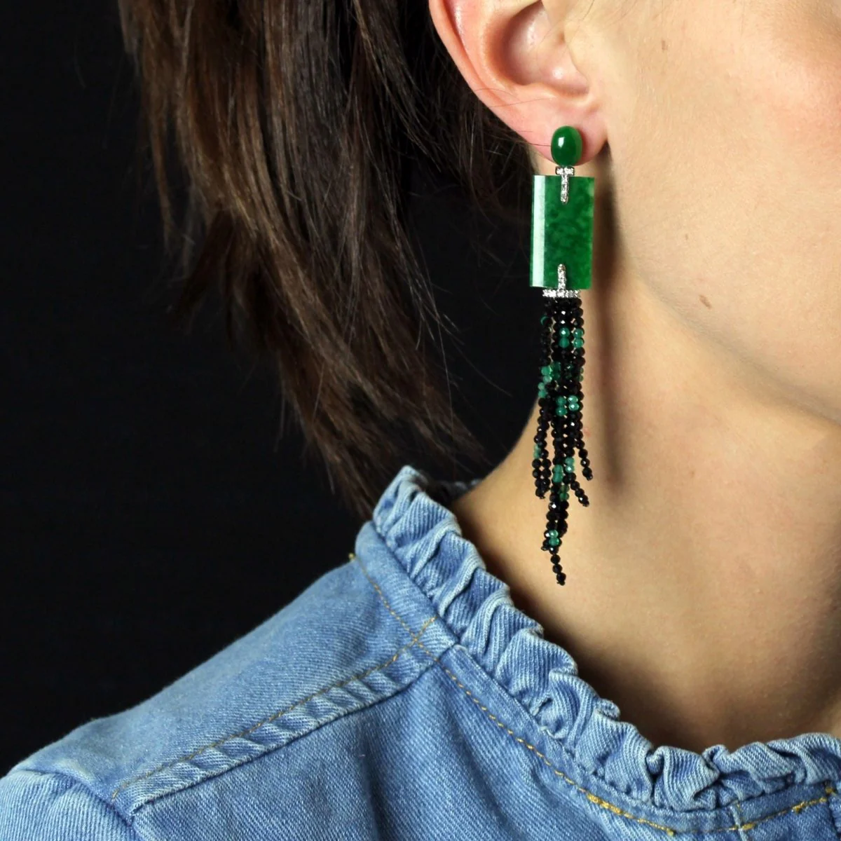Boucles d'oreilles Pendantes en or blanc, jade, spinelles, émeraudes et diamants - Image 2