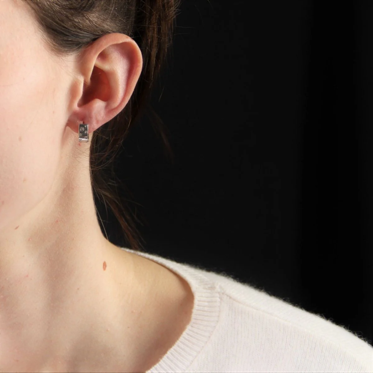 Boucles d'oreilles Dormeuses en or blanc et diamants - Image 2