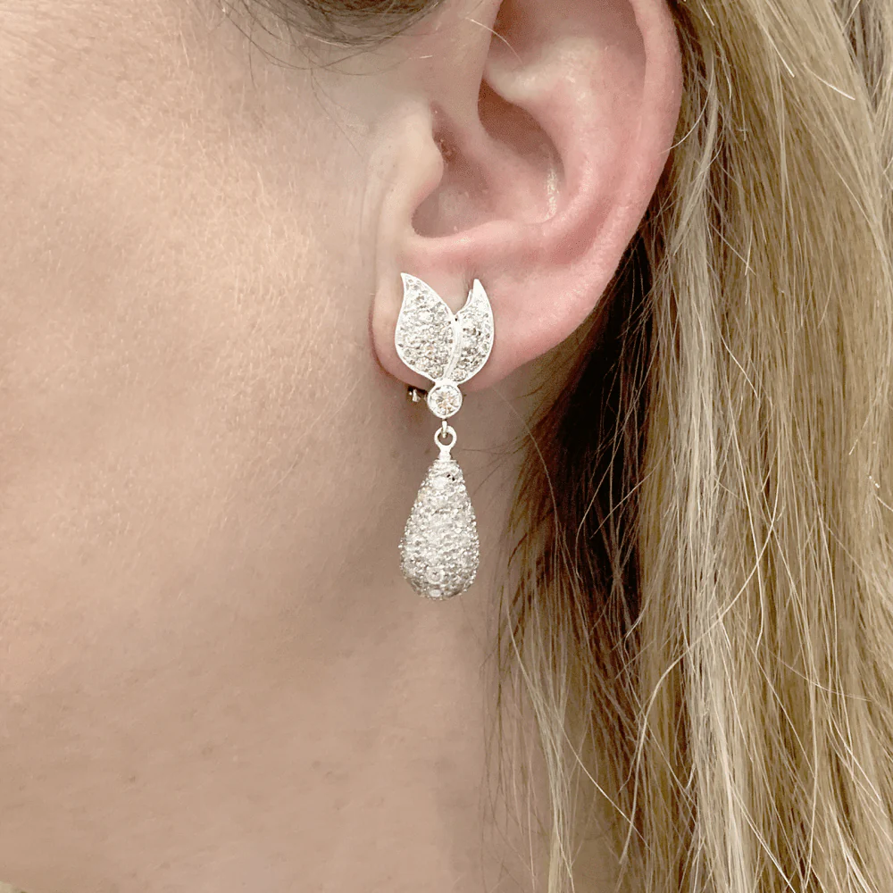 Boucles d'oreilles Pendantes en or blanc et diamants - Image 2