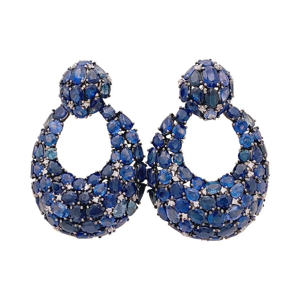 Boucles d'oreilles en or blanc noirci, saphirs et diamant - Image 3