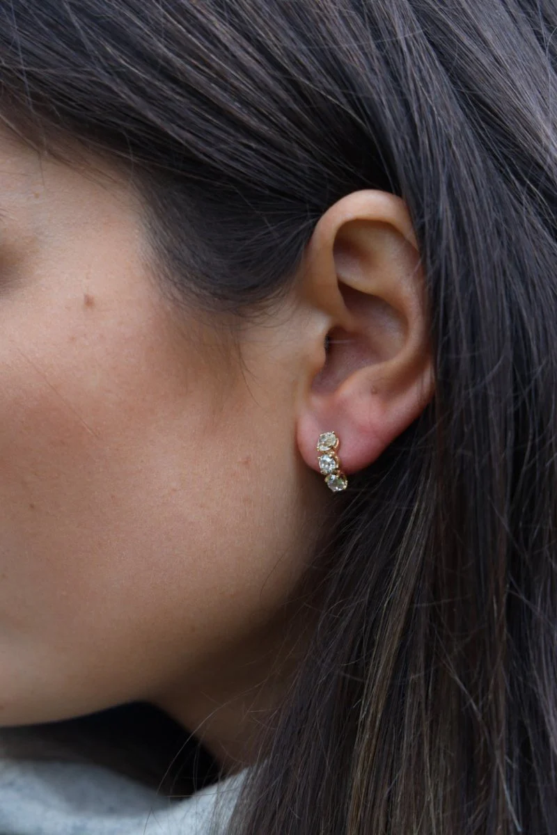 Boucles d'oreilles Puces Alpa en or jaune et diamant - Image 7