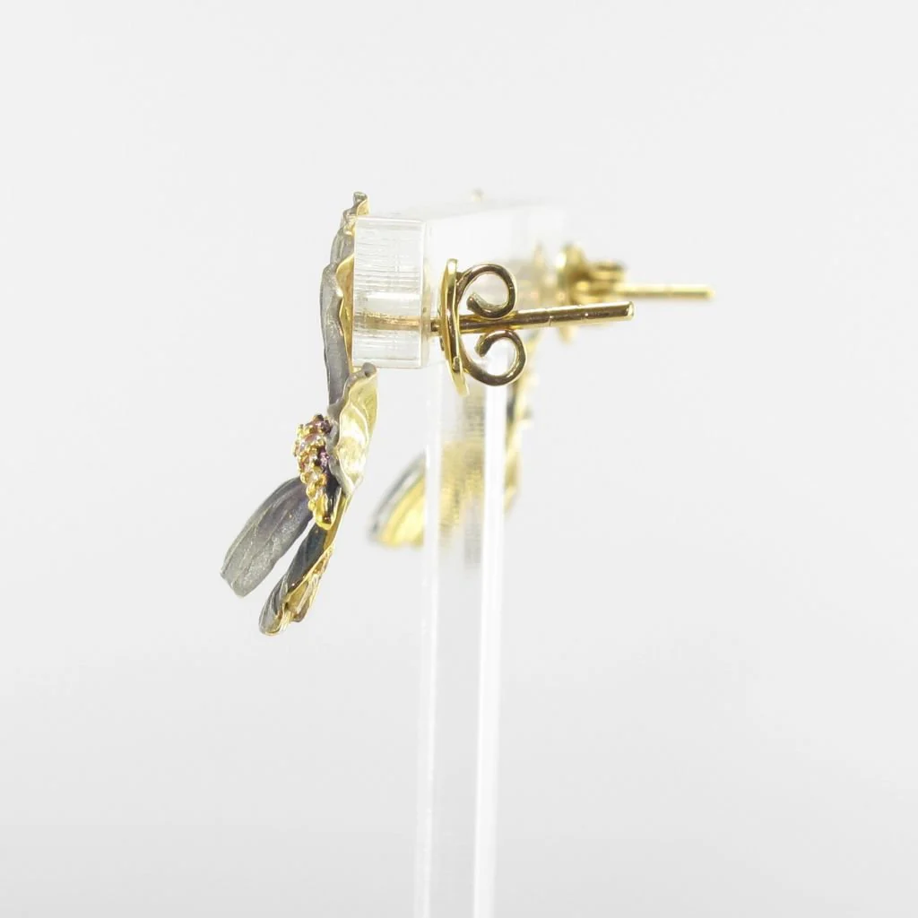 Boucles d'oreilles PAPILLONS en or jaune émail et diamants - Image 12
