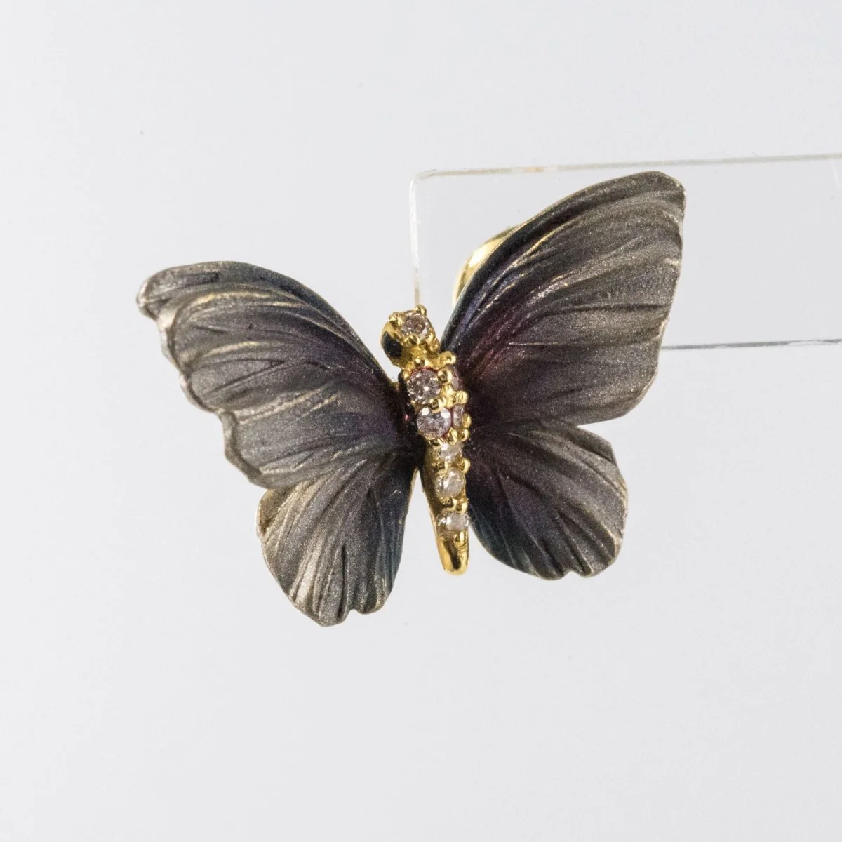 Boucles d'oreilles PAPILLONS en or jaune émail et diamants - Image 6