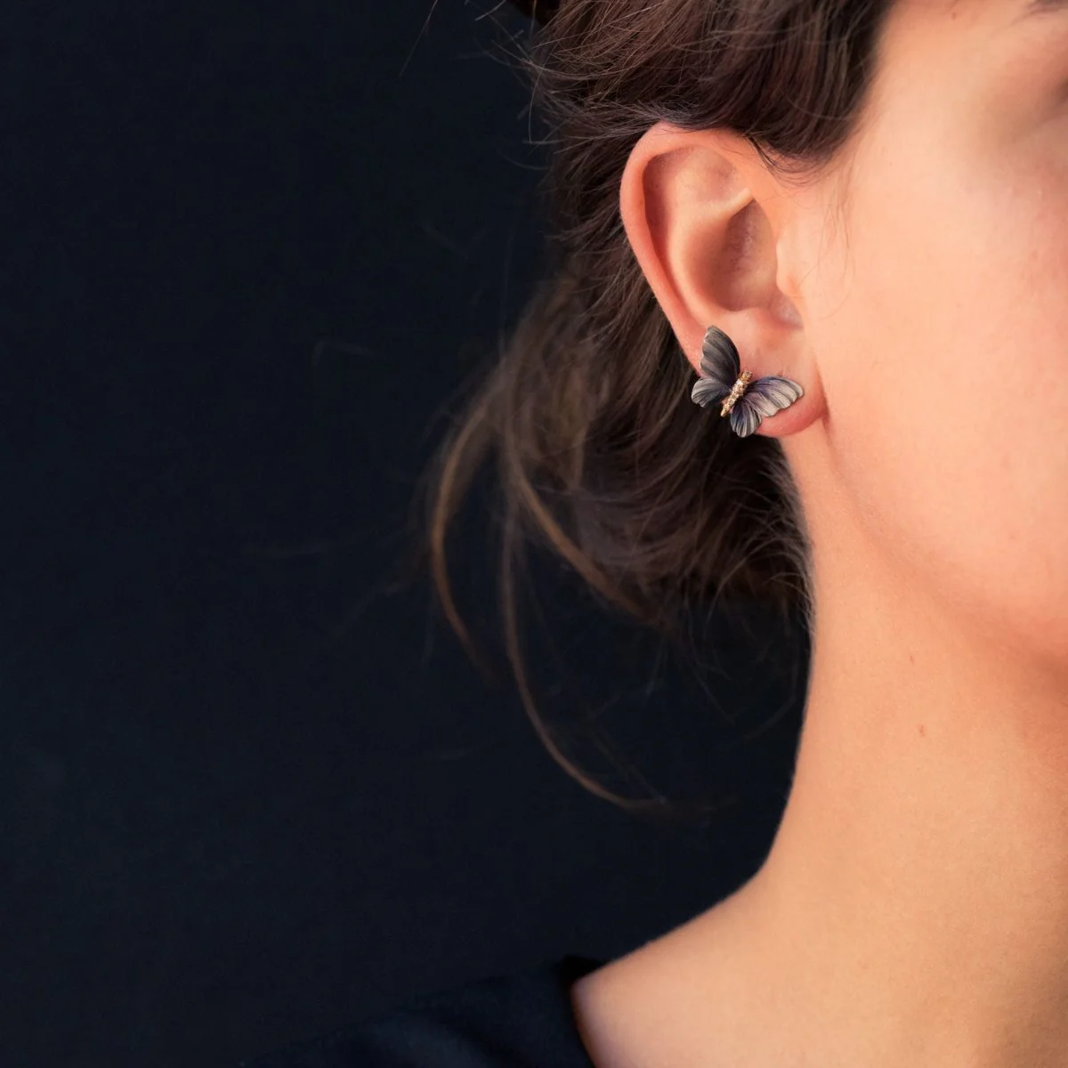 Boucles d'oreilles PAPILLONS en or jaune émail et diamants - Image 8