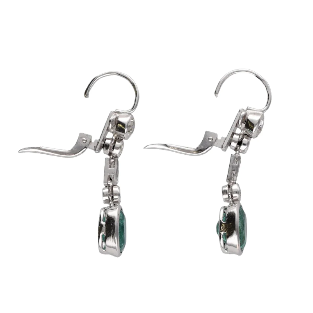Boucles d'oreilles Pendantes en or blanc, émeraudes et diamants - Image 4