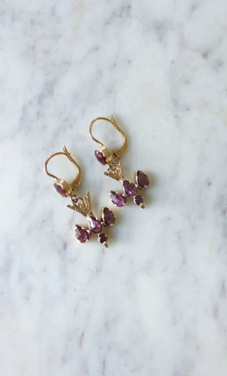 Boucles d'oreilles pendantes colombes grenats - Image 3
