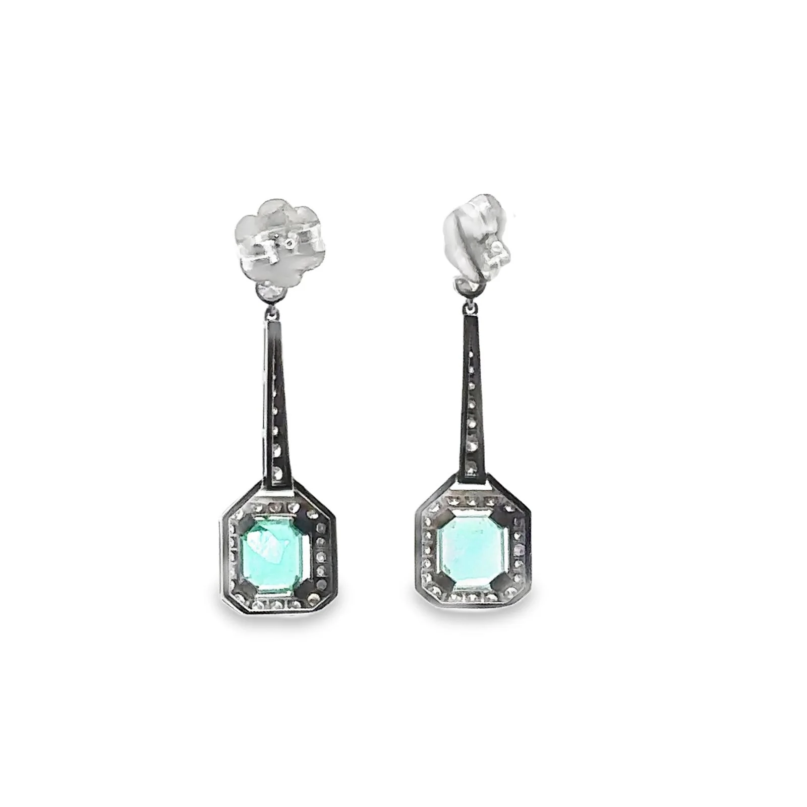 Boucles d'oreilles Pendantes en or blanc, émeraudes et diamants - Image 2