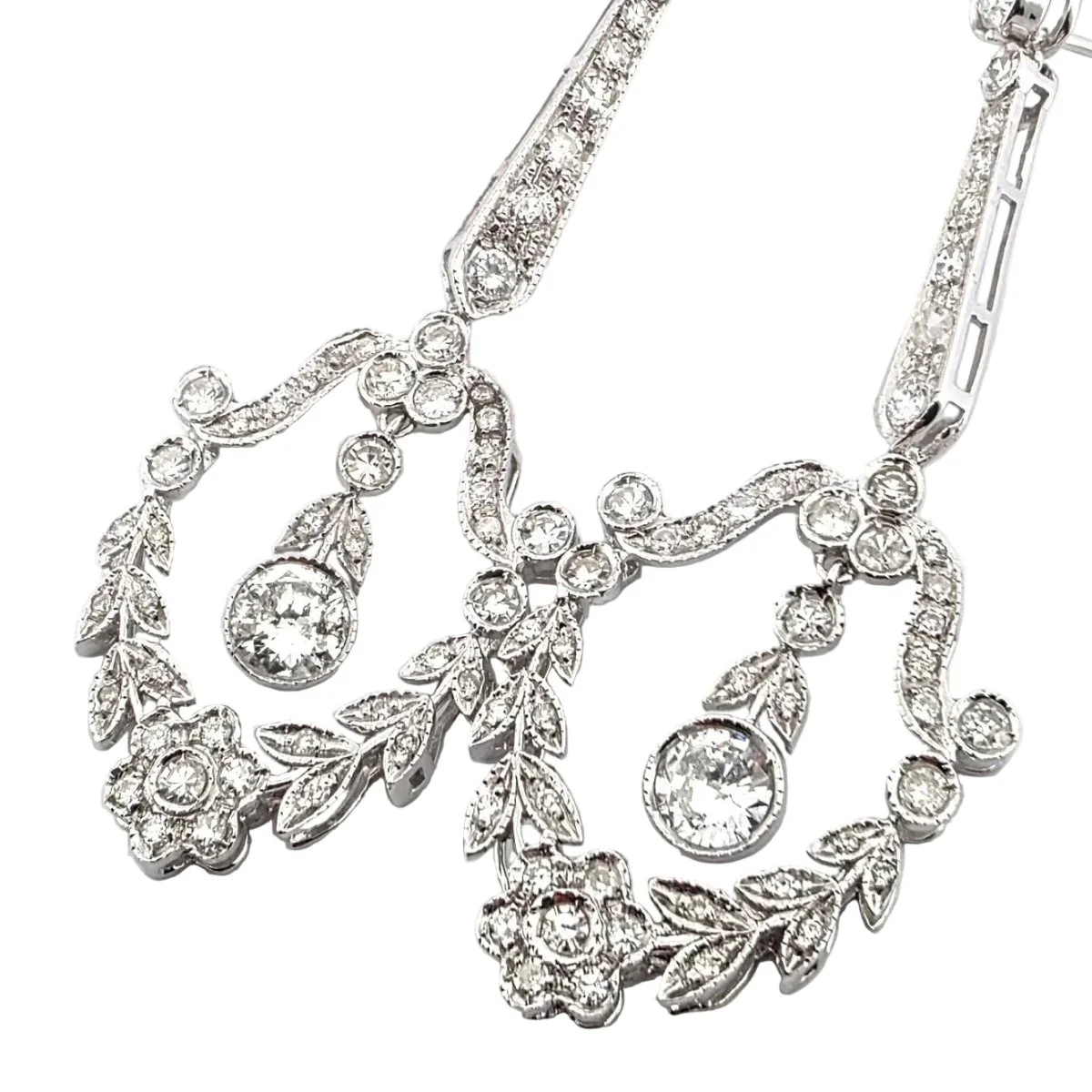 Boucles d'oreilles Pendantes en or blanc et diamants - Image 4