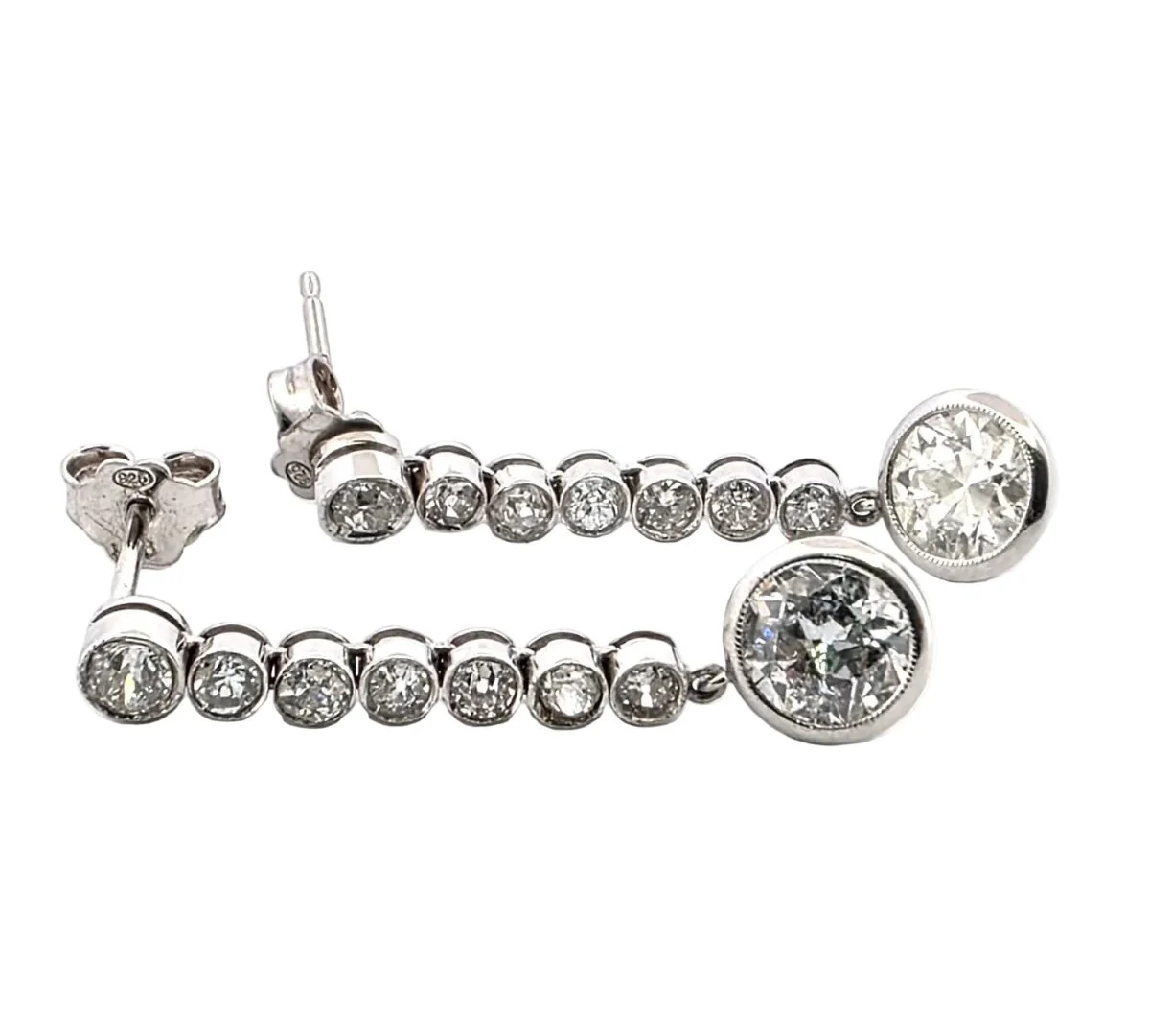 Boucles d'oreilles Pendantes en or blanc et diamants - Image 2