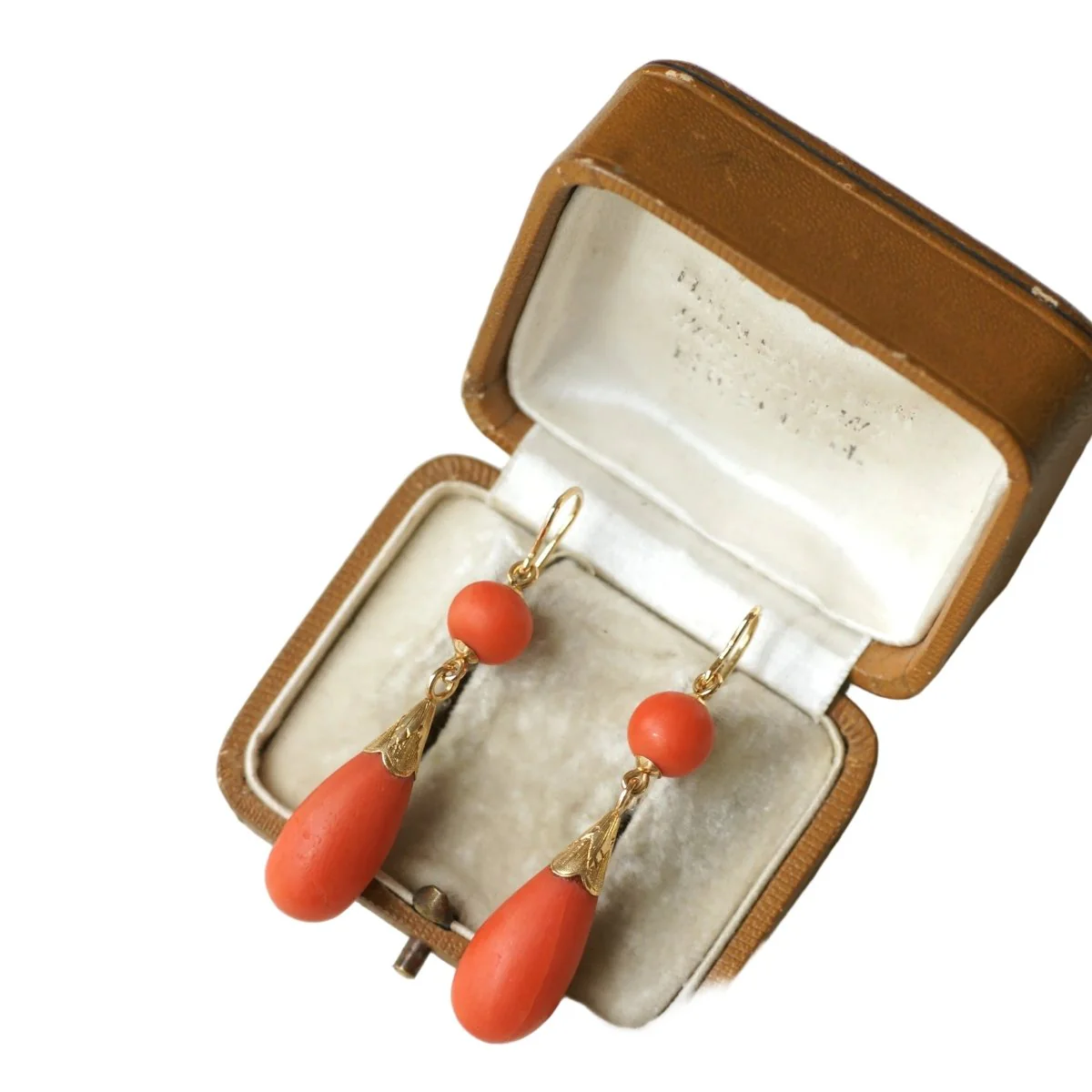 Boucles d'oreilles Pendantes en or jaune et corail - Image 3