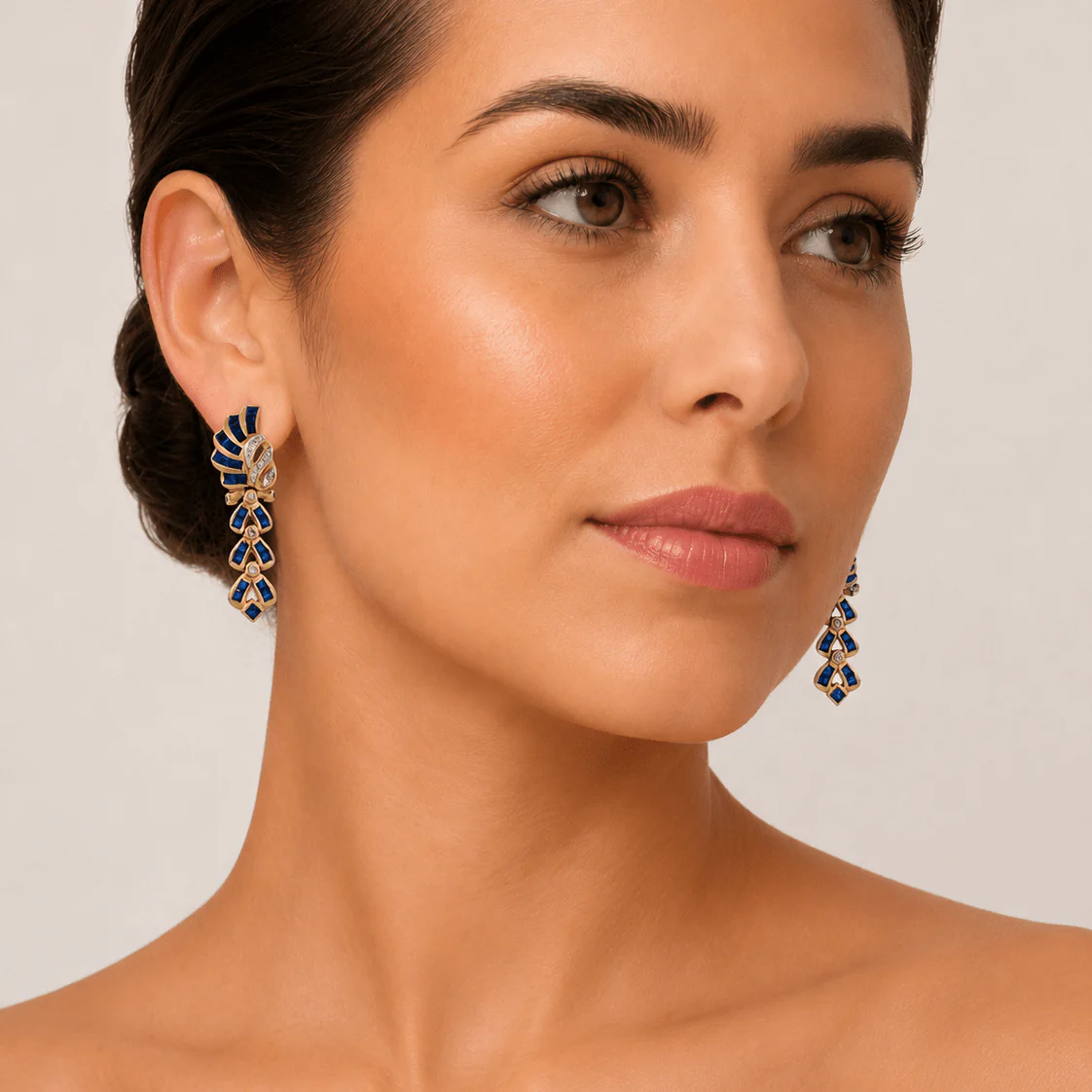 Boucles d'oreilles Pendantes en or jaune, saphirs et diamants - Image 2