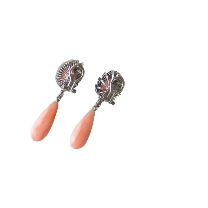 Boucles d'oreilles Pendantes en or blanc, corail, saphirs et diamants - Image 4
