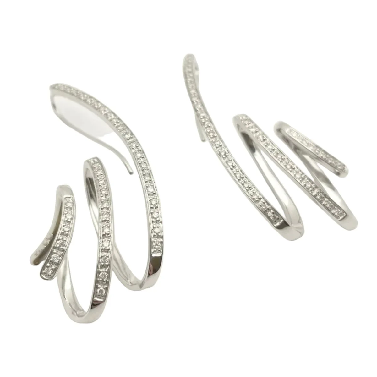 Boucles d'oreilles Pendantes HUTTON NEW YORK en or blanc et diamants - Image 2