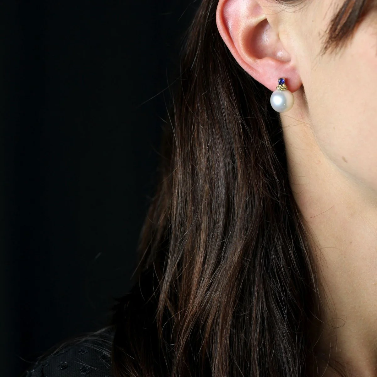 Boucles d'oreilles Puces en or jaune, saphirs, perles et diamants - Image 2