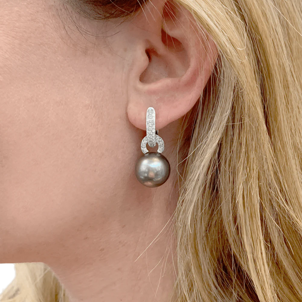 Boucles d'oreilles Pendantes en or blanc, perles et diamants - Image 2