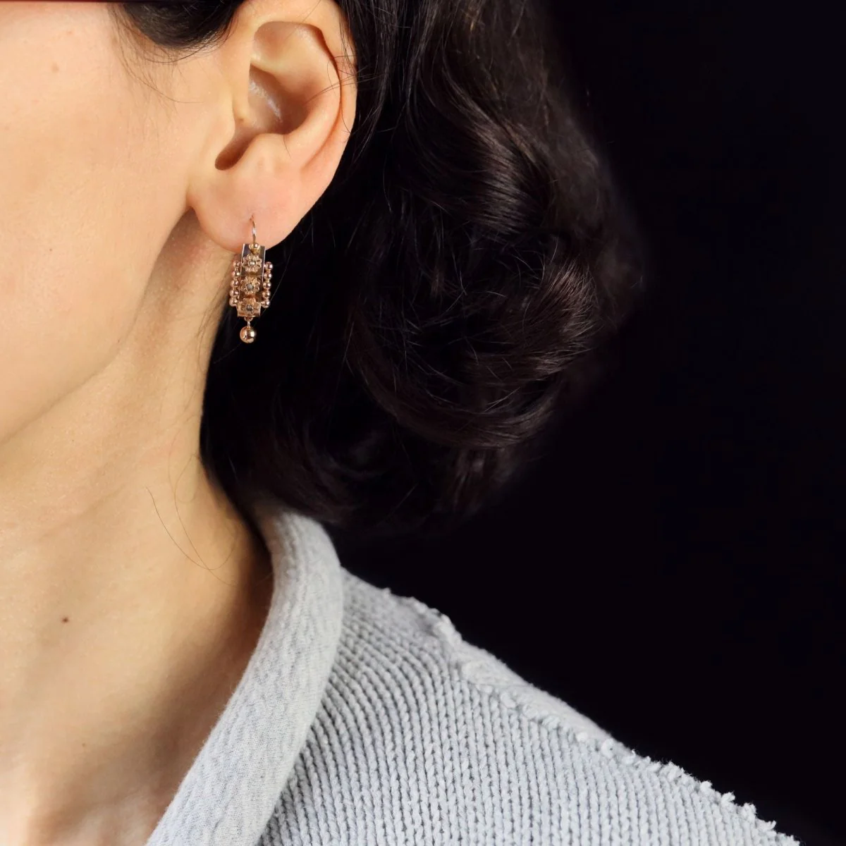 Boucles d'oreilles Pendantes en or rose et perles - Image 2