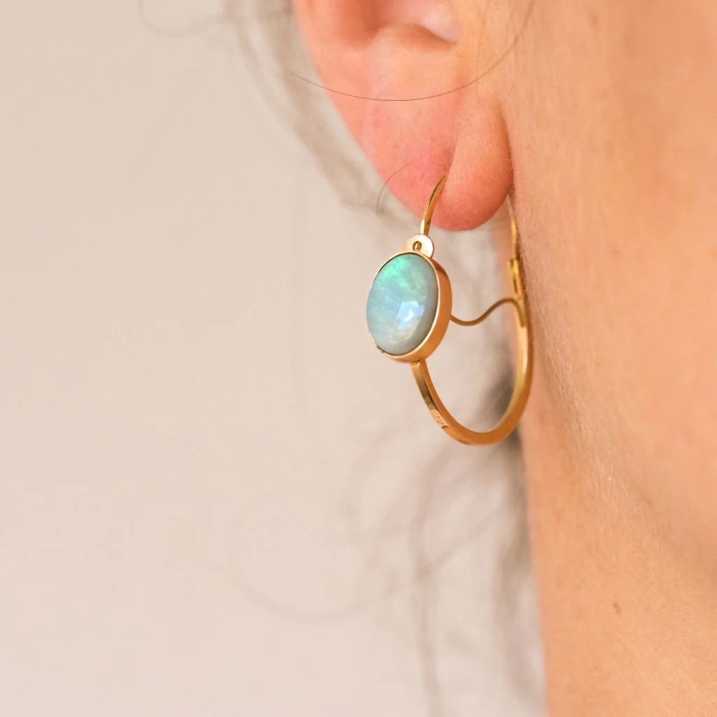 Boucles d'oreilles Dormeuses en or jaune et opales - Image 2