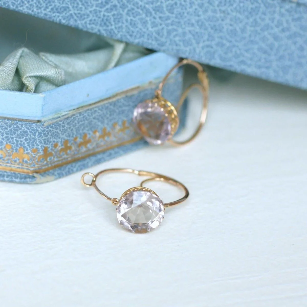 Boucles d'Oreilles en or rose et améthystes - Image 4