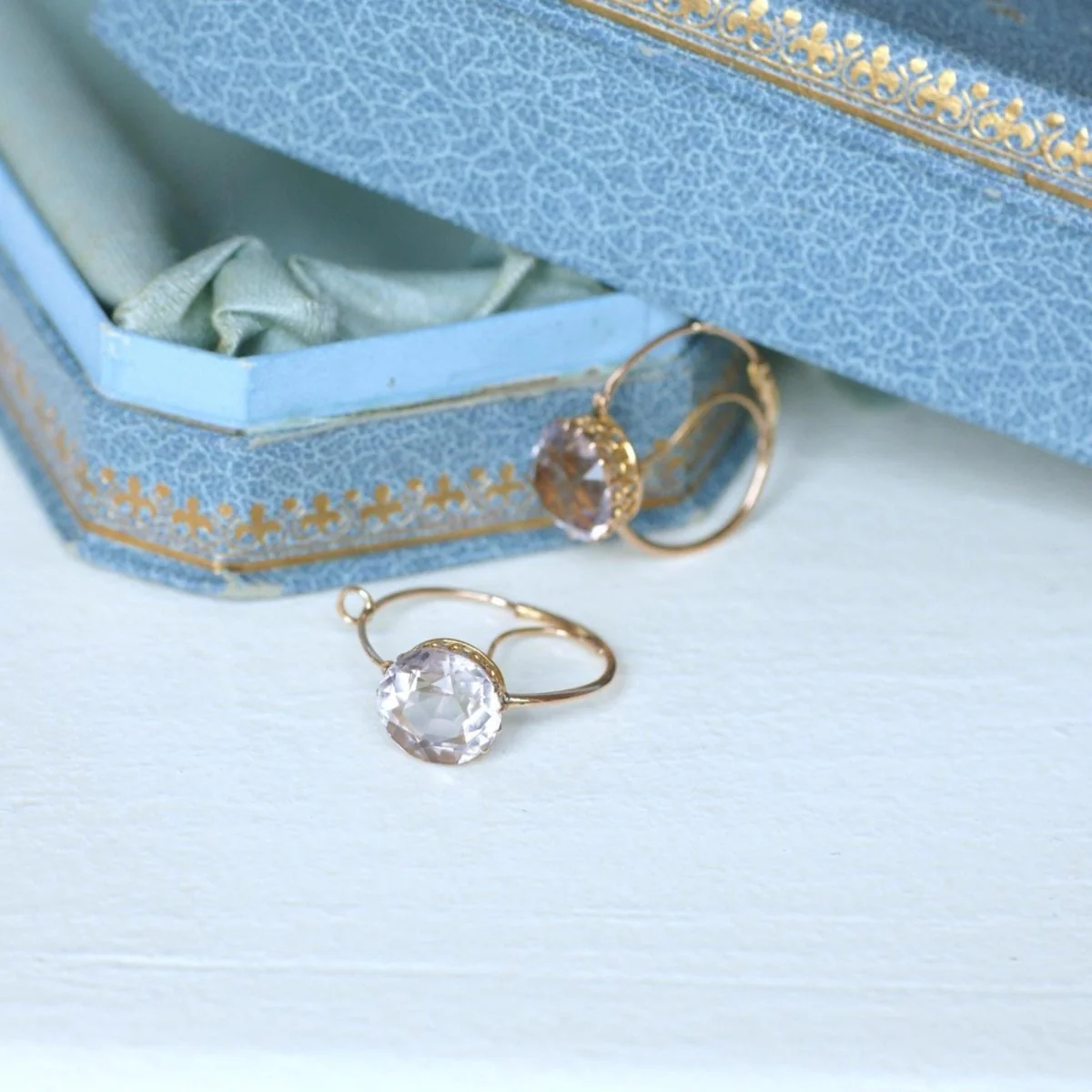 Boucles d'Oreilles en or rose et améthystes - Image 5