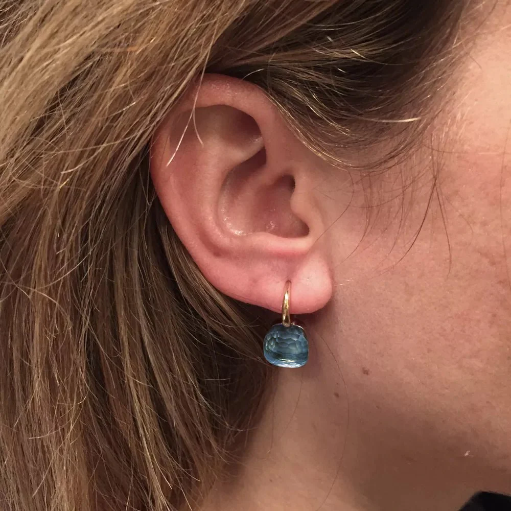 Boucles d'oreilles Pomellato, "Nudo Classic" topaze bleue, deux ors. - Image 8