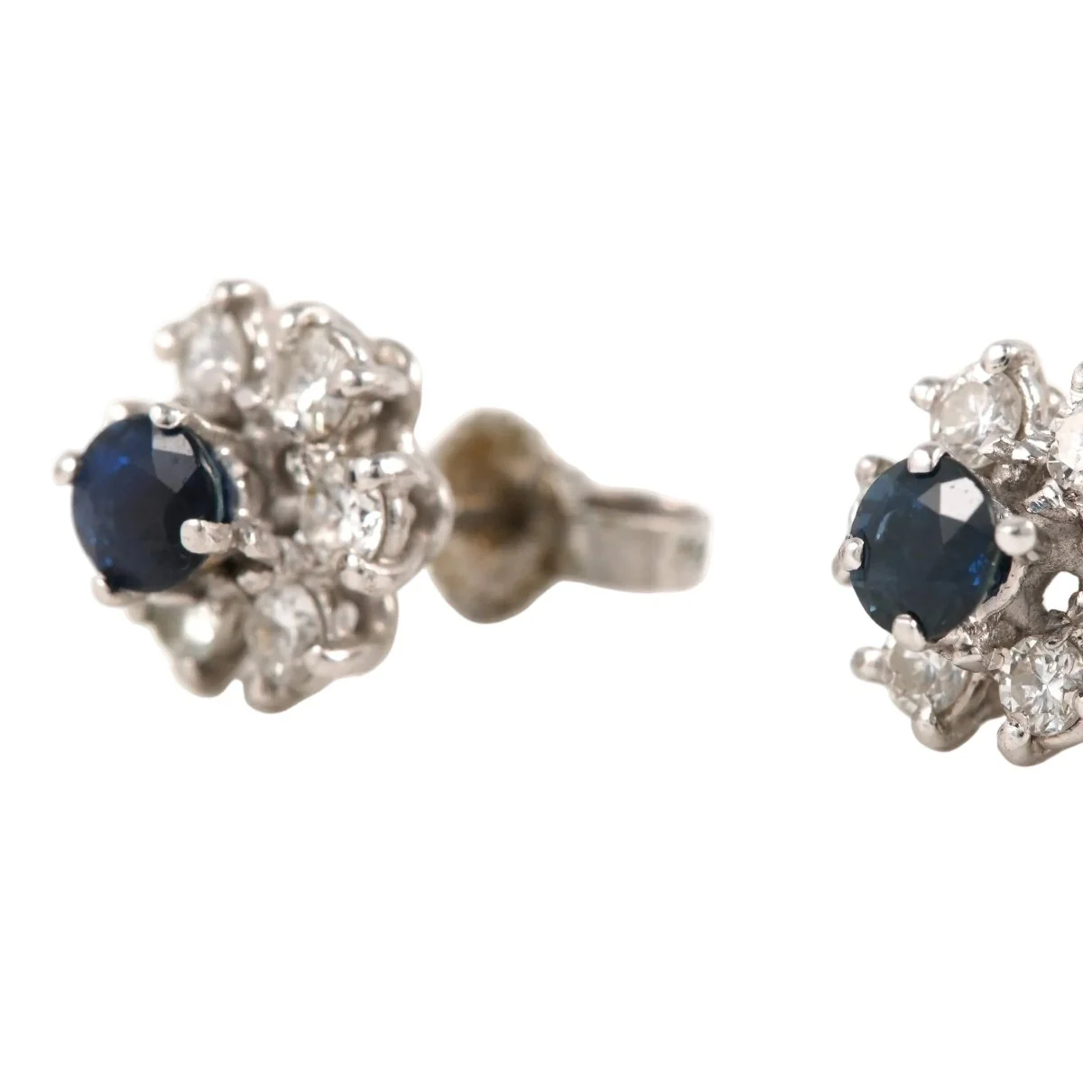 Boucles d'oreilles Puces en or blanc, saphirs et diamants - Image 2