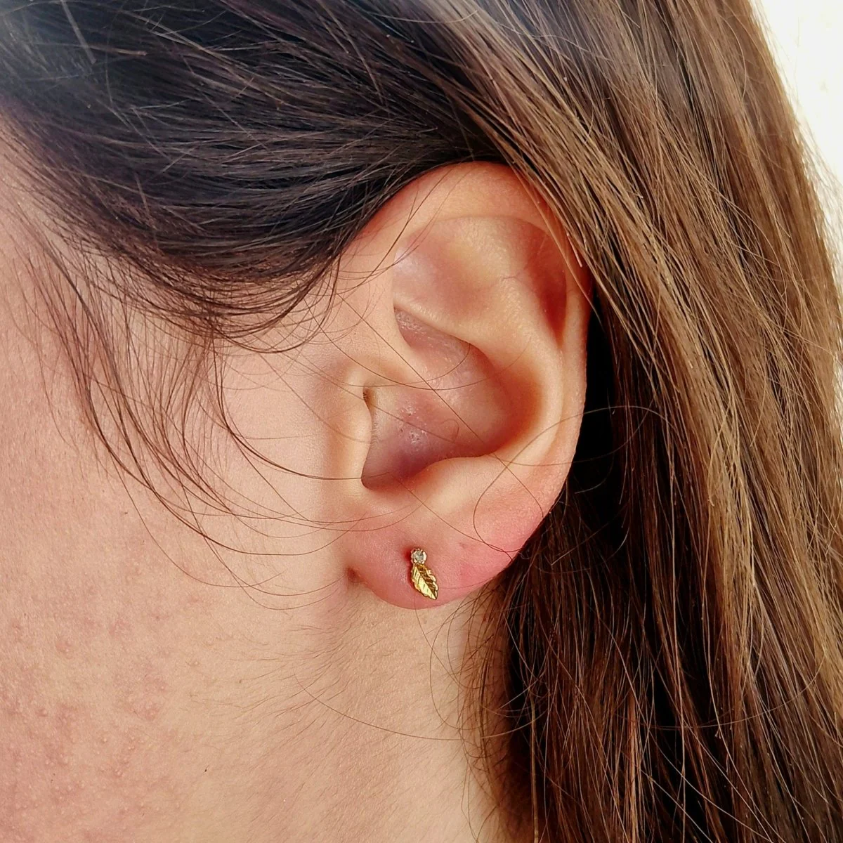 Boucles d'oreilles Puces en or jaune et diamants - Image 2