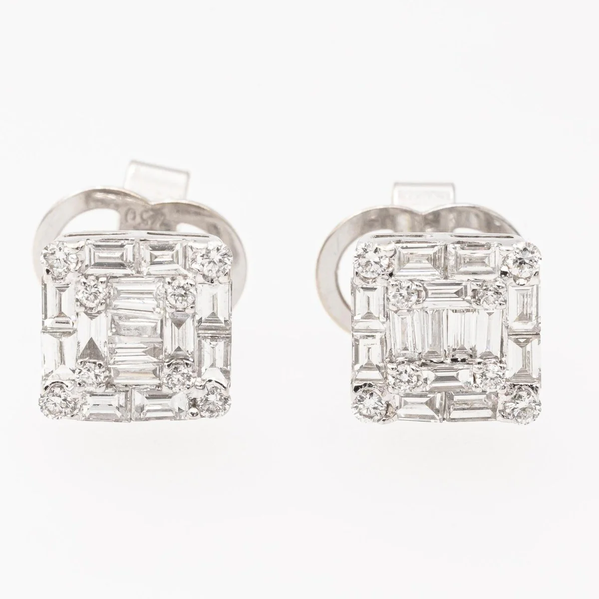 Boucles d'oreilles Puces en or blanc et diamants - Image 3