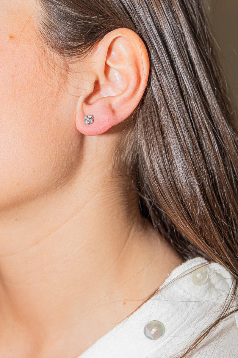 Boucles d'oreilles en or blanc et diamants - Image 2