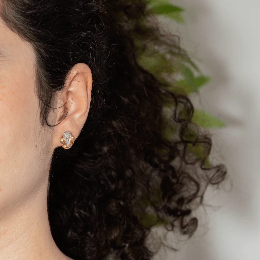 Boucles d'oreilles Puces en or jaune et diamants - Image 2