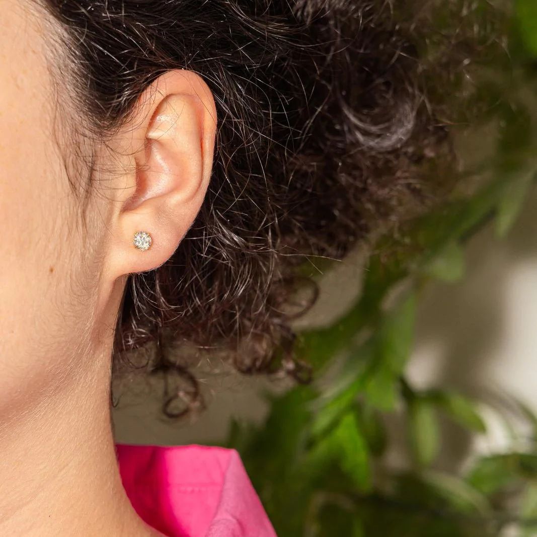 Boucles d'oreilles Puces en or jaune et diamants - Image 2