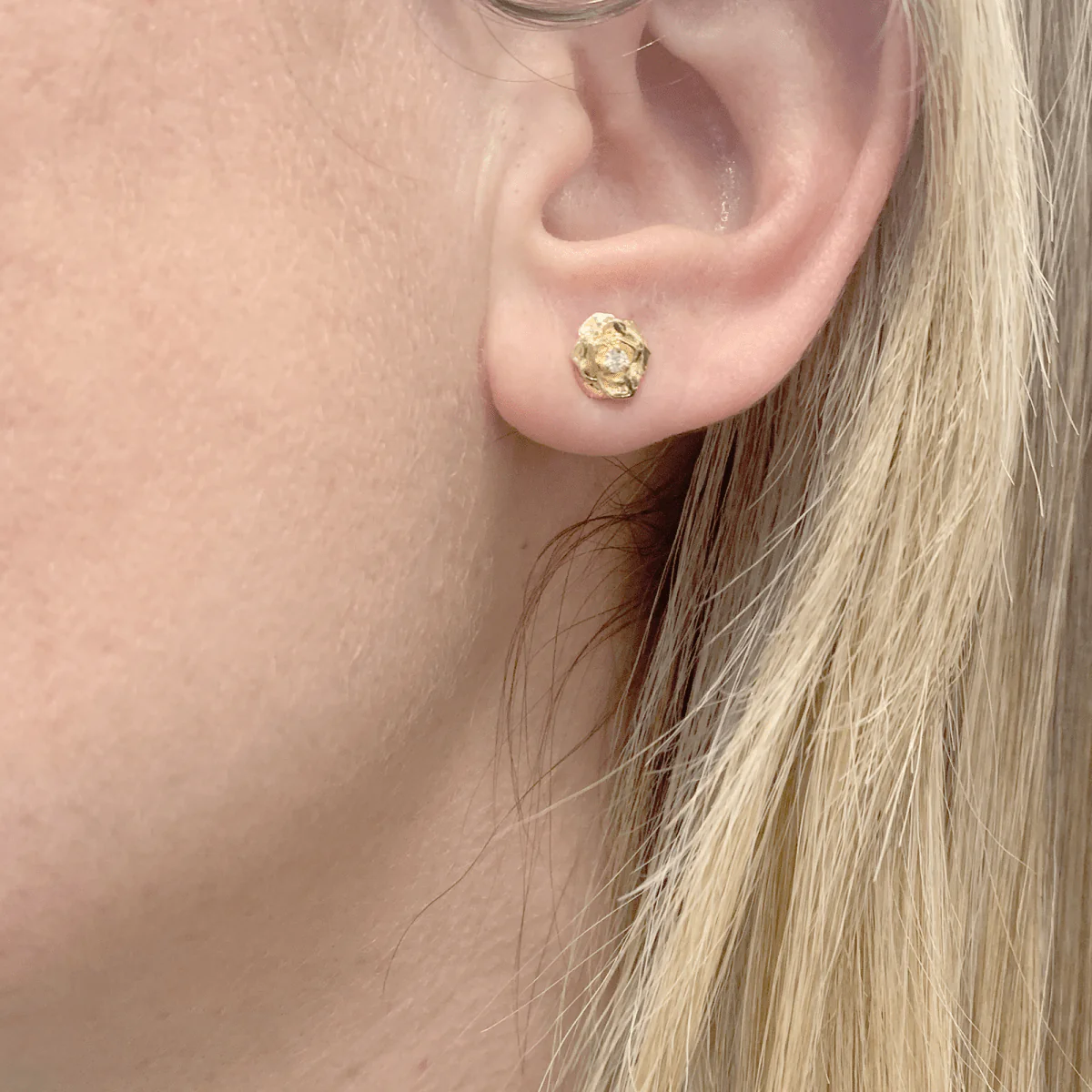 Boucles d'oreilles PIAGET "Rose Piaget" en or jaune et diamants - Image 2