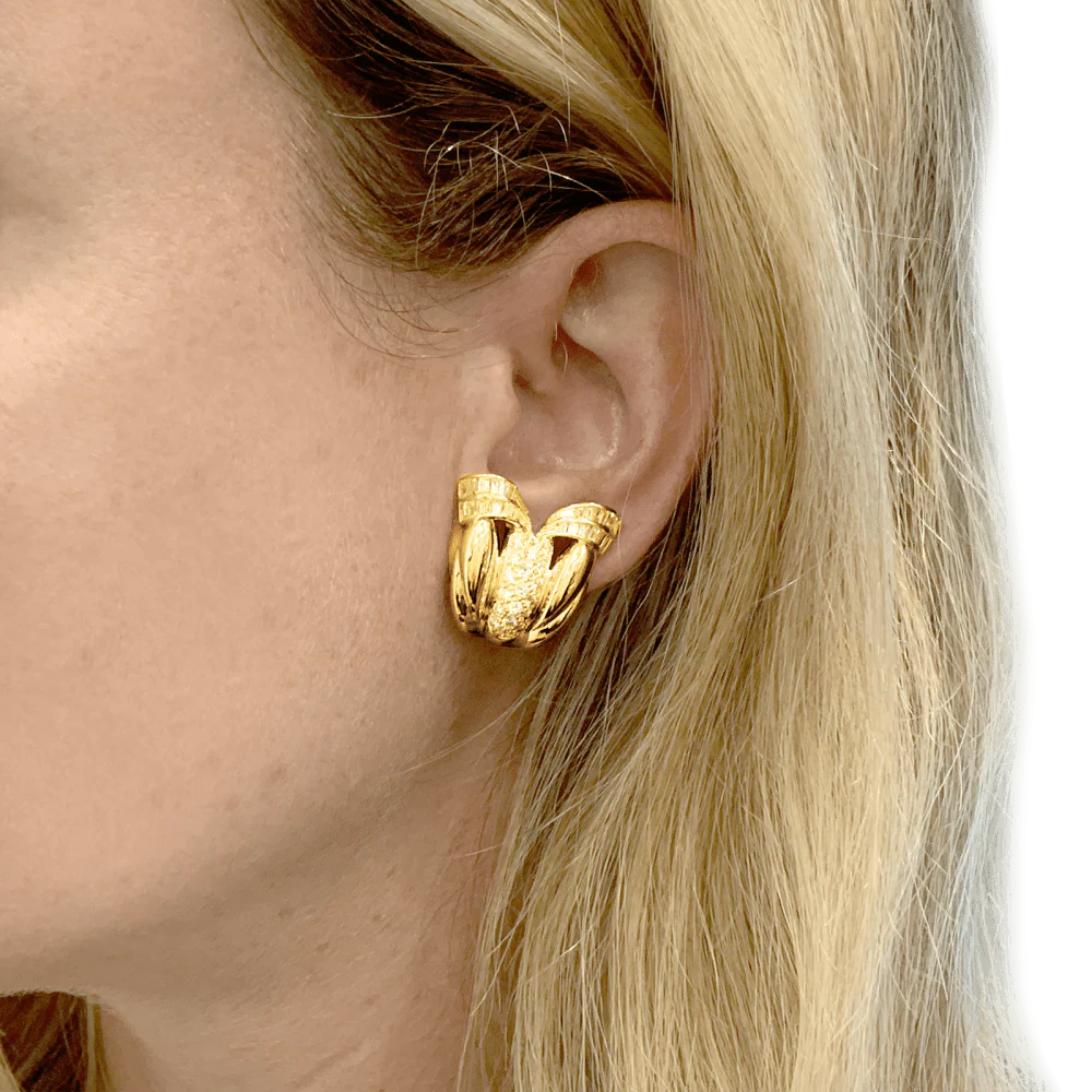 Boucles d'oreilles Clips en or jaune et diamants - Image 2