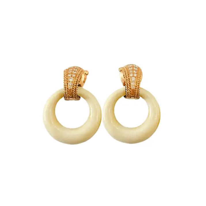 Boucles d'oreilles interchangeables VAN CLEEF & ARPELS en or jaune, onyx, corail blanc et diamants